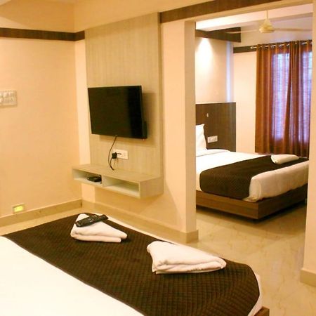 Hotel Sakura Inn Hosur Bagian luar foto
