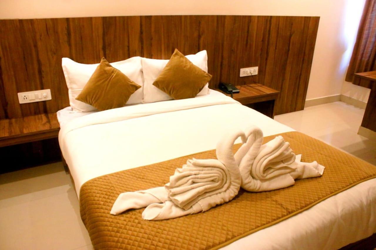 Hotel Sakura Inn Hosur Bagian luar foto