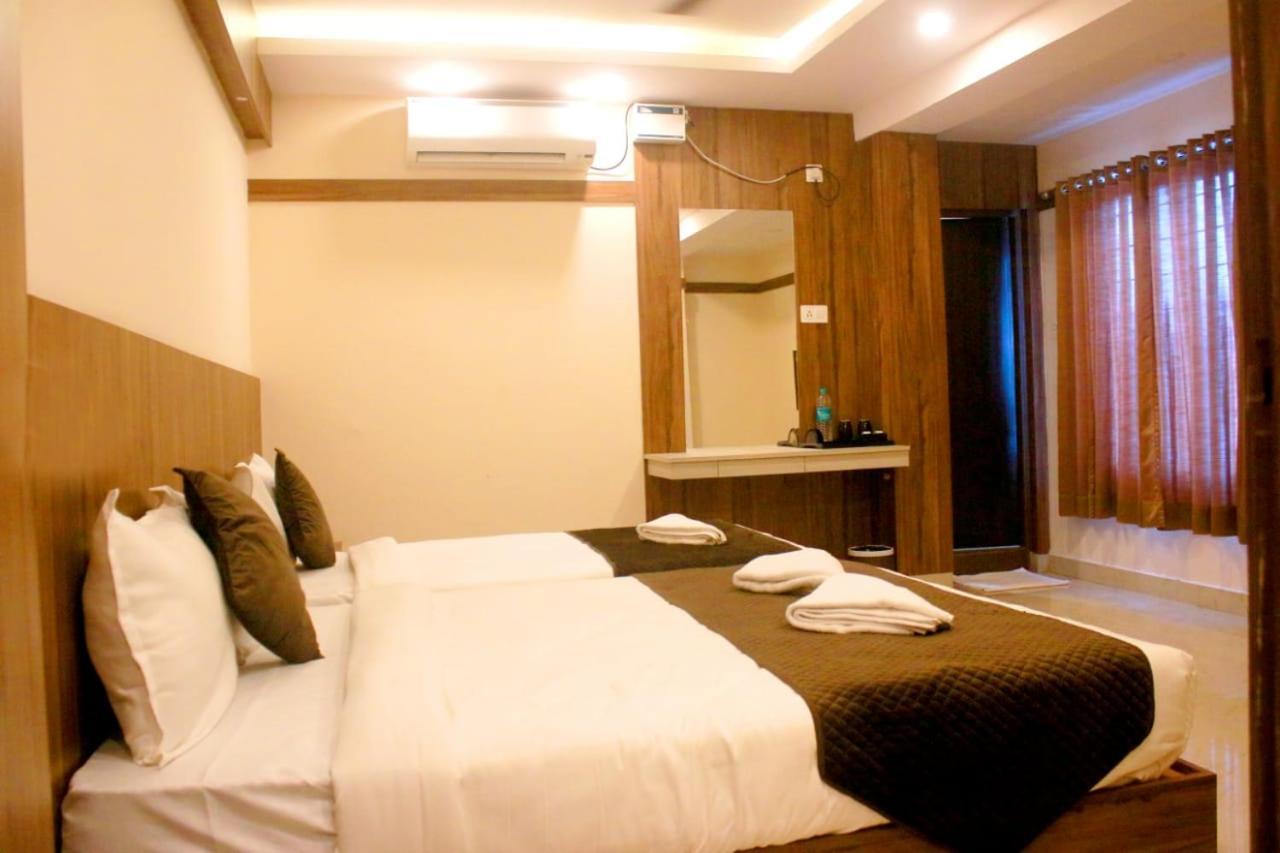 Hotel Sakura Inn Hosur Bagian luar foto