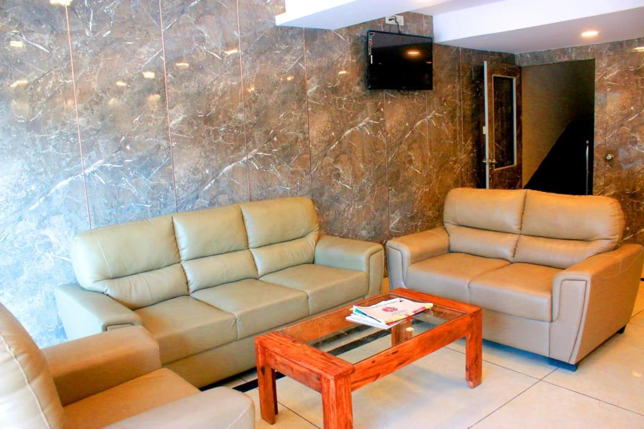 Hotel Sakura Inn Hosur Bagian luar foto