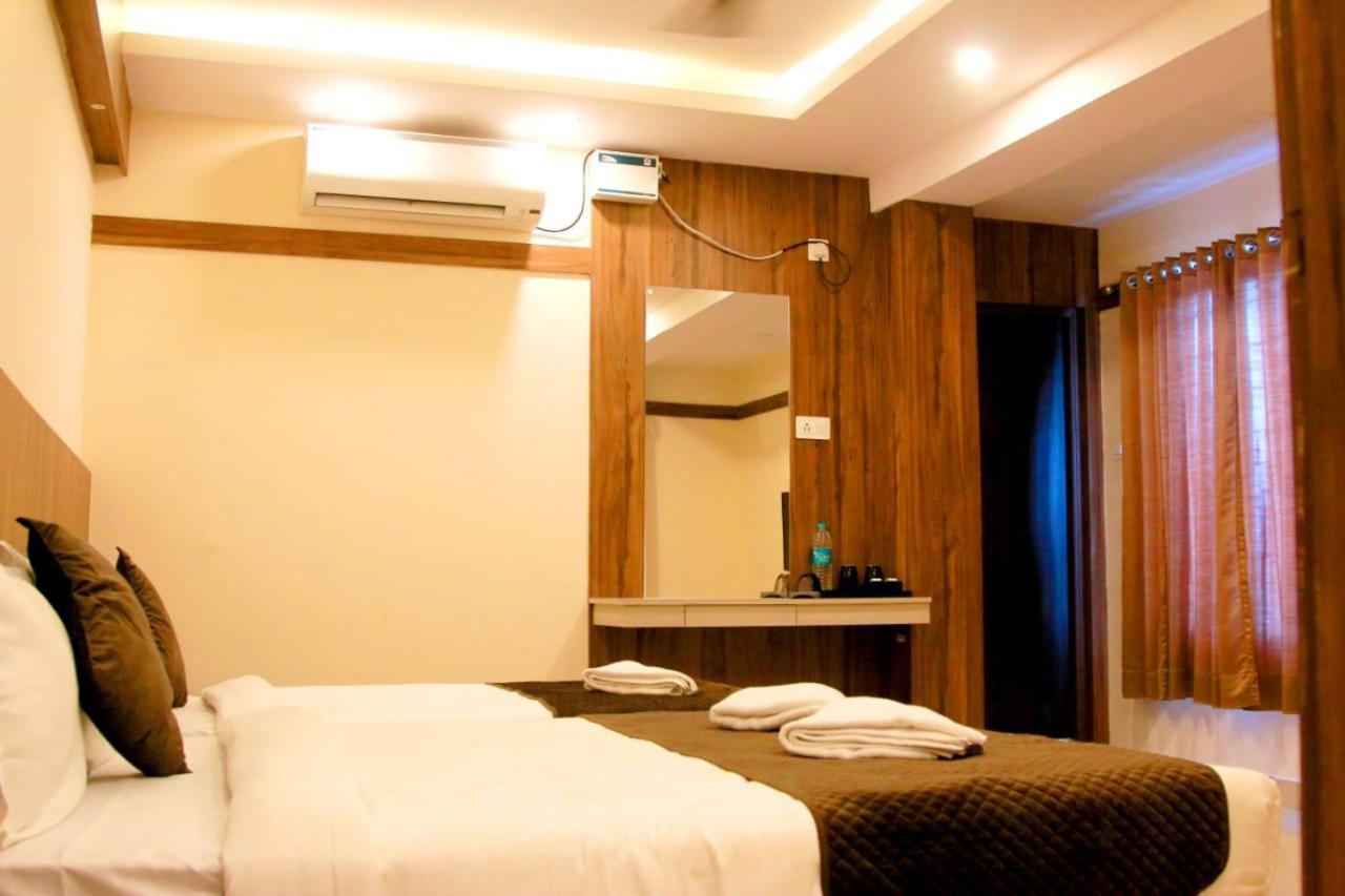Hotel Sakura Inn Hosur Bagian luar foto