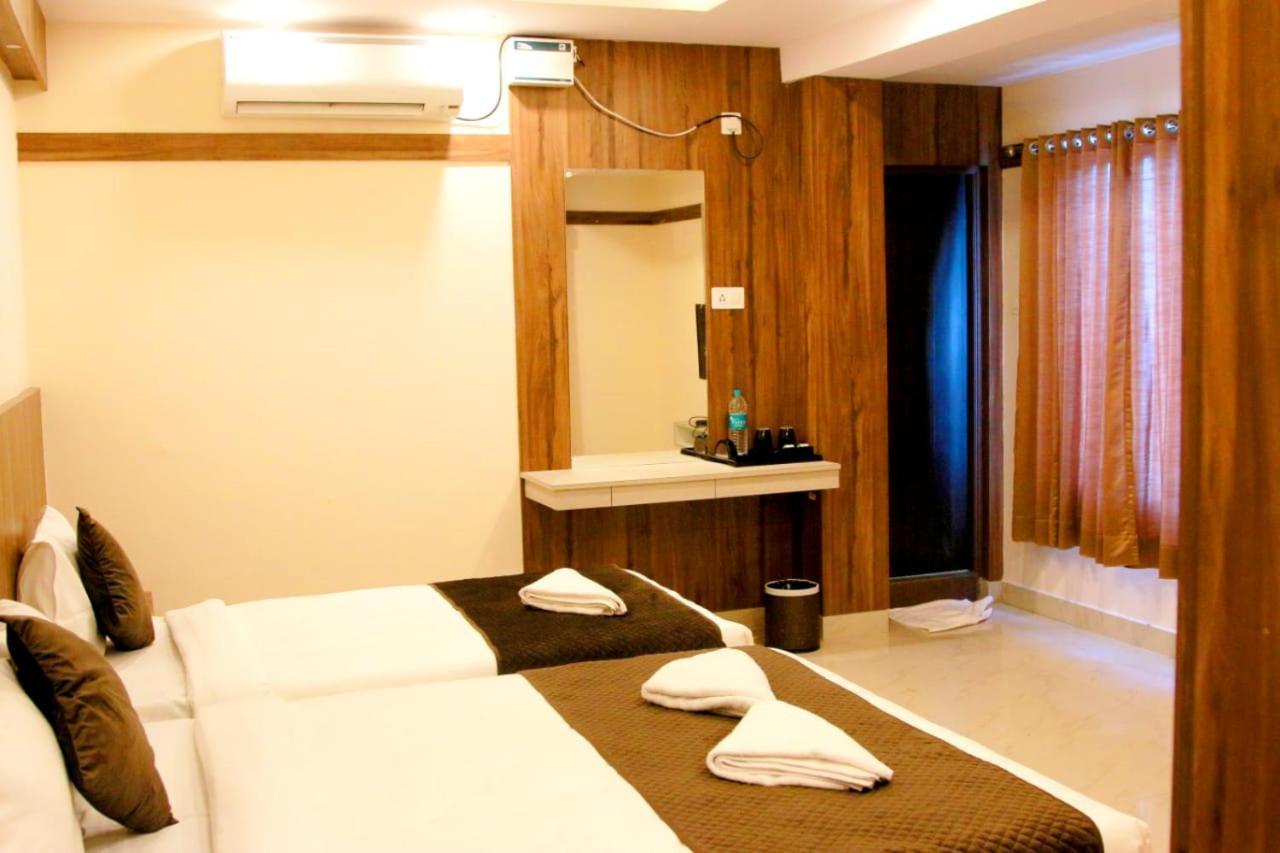 Hotel Sakura Inn Hosur Bagian luar foto