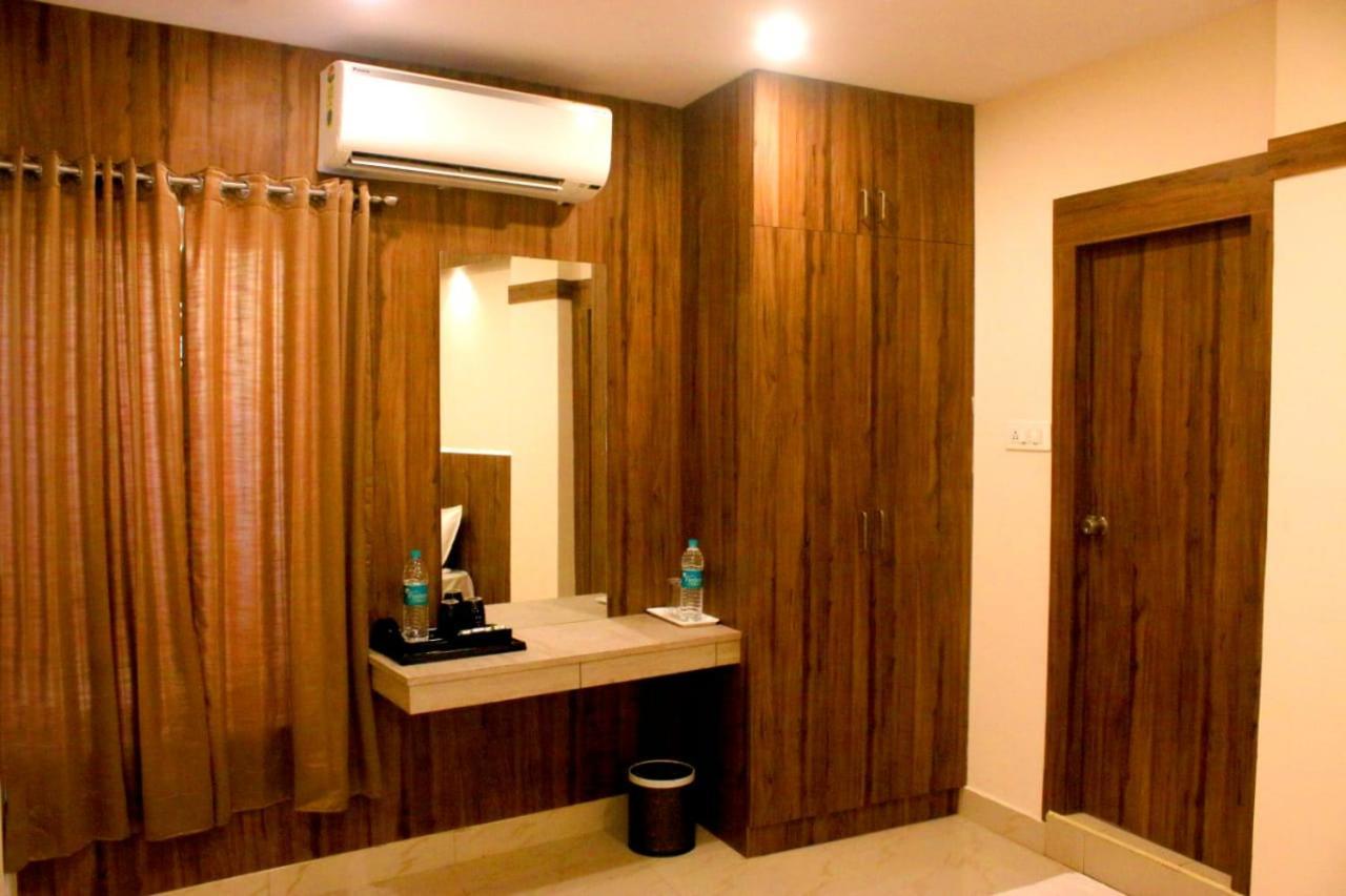 Hotel Sakura Inn Hosur Bagian luar foto