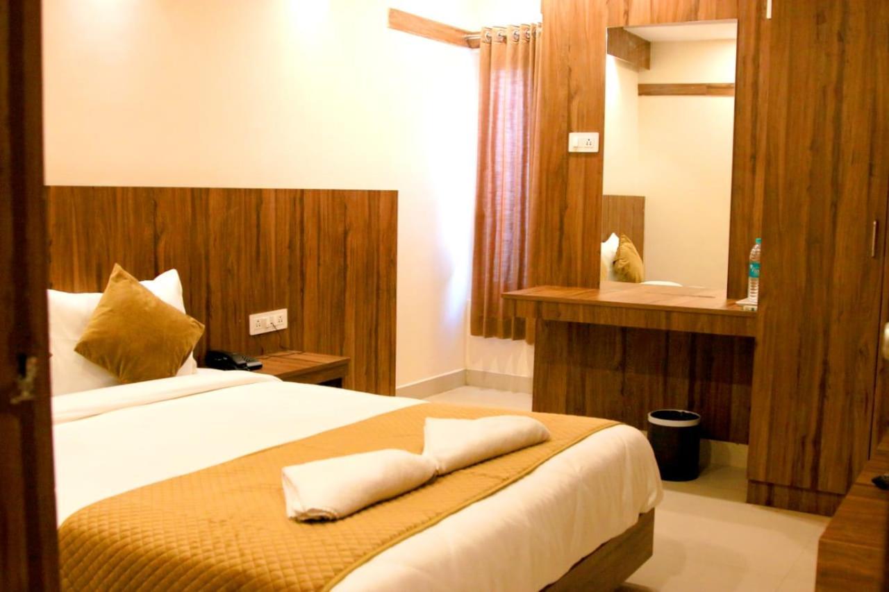Hotel Sakura Inn Hosur Bagian luar foto
