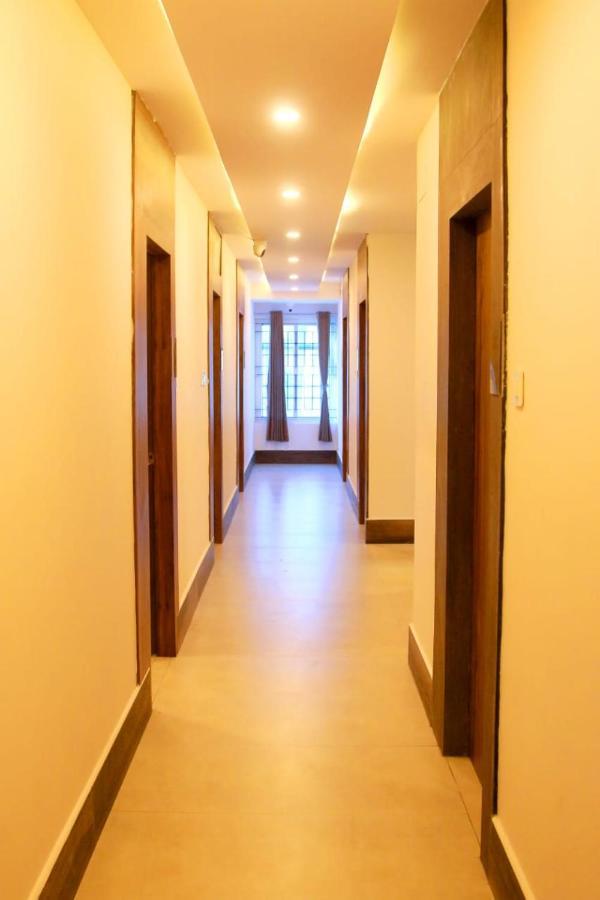 Hotel Sakura Inn Hosur Bagian luar foto
