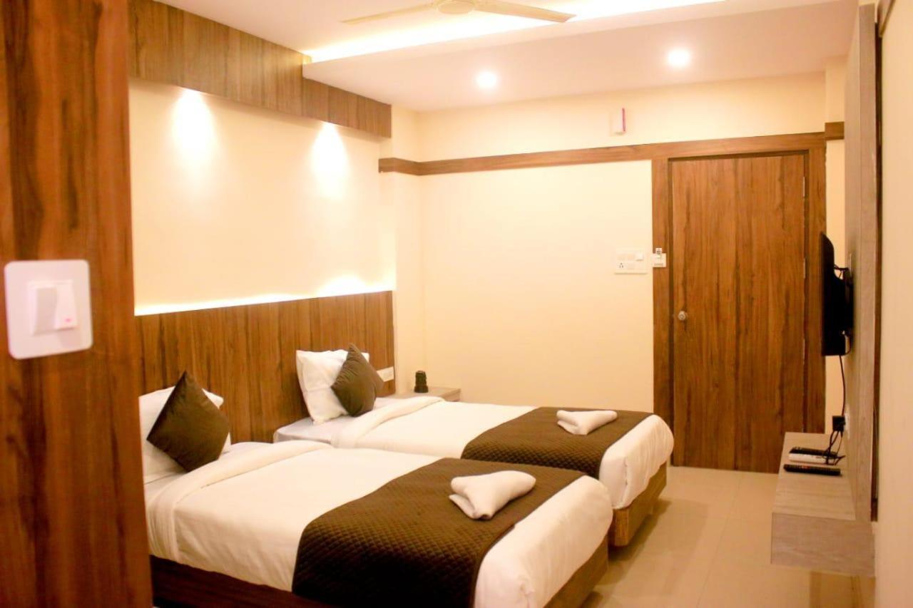 Hotel Sakura Inn Hosur Bagian luar foto