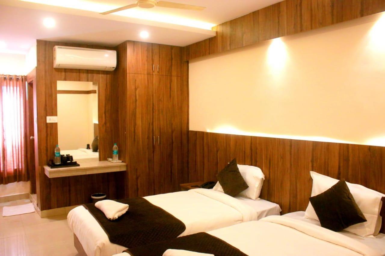 Hotel Sakura Inn Hosur Bagian luar foto